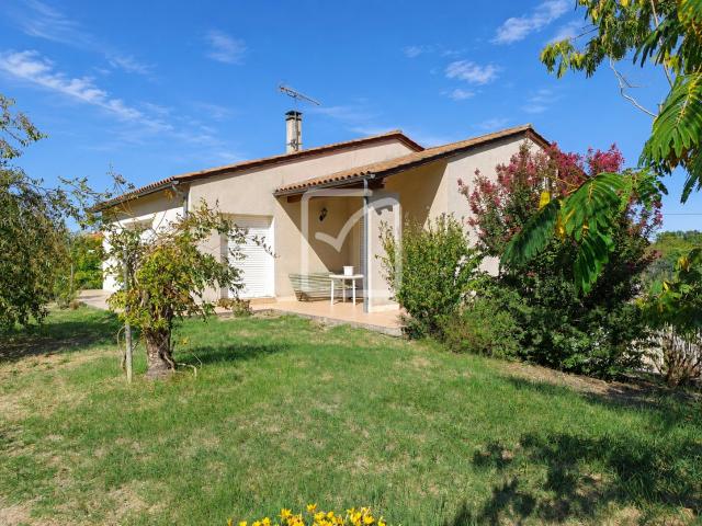 Maison familiale d’environ 172 m2 avec 3 chambres et terrain arboré à Castillonnès