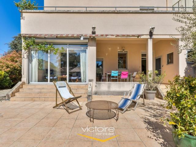 MAISON FAMILIALE D’EXCEPTION – 6 CHAMBRES – BEAU JARDIN – MONTCHAT