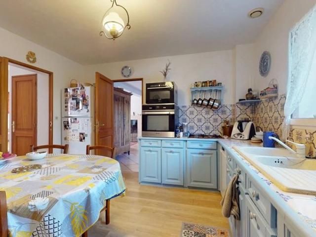 Maison familiale dans secteur résidentiel