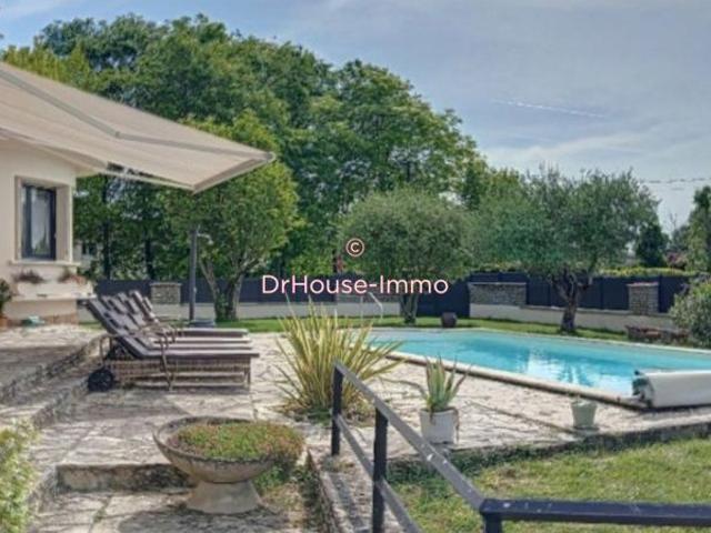 Maison familiale de caractère avec piscine