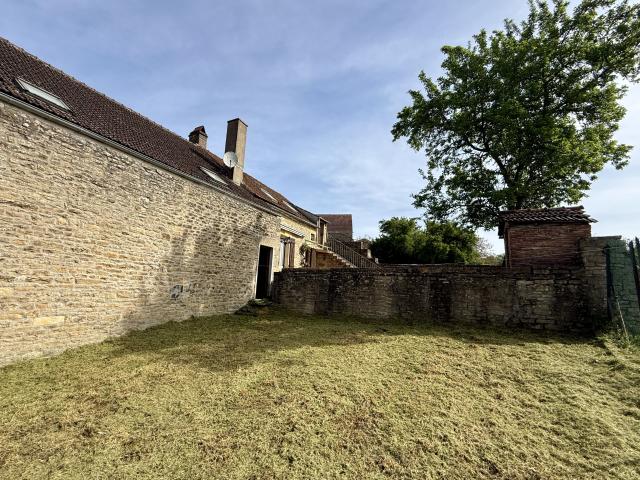Maison familiale de charme avec jardin et grand garage