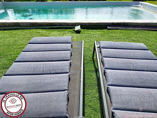 Maison familiale de plain pied 105m Piscine chauffée Terrain 800m²