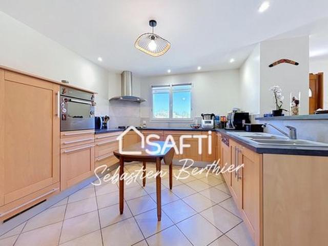 Maison familiale de plain pied – 6 chambres – Terrain arboré de 2 460 m²