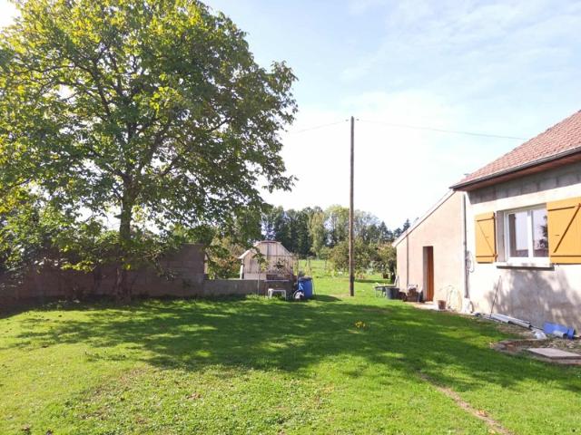 Maison familiale de plain pied avec grand jardin – Les Essards Taignevaux 39120