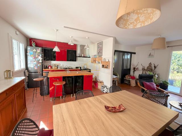 Maison familiale de plain pied avec jardin et espace indépendant à vendre à Pessac Toctoucau