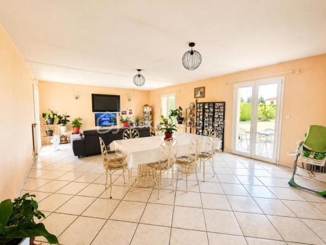 Maison familiale de plain pied de 170 m² avec 2 830 m² de terrain