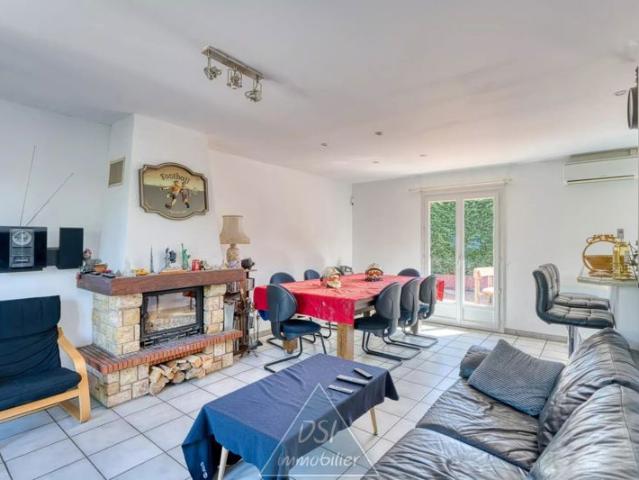 Maison familiale de plain pied décalé T5 + salle de jeux avec piscine Miribel, secteur Les Échets
