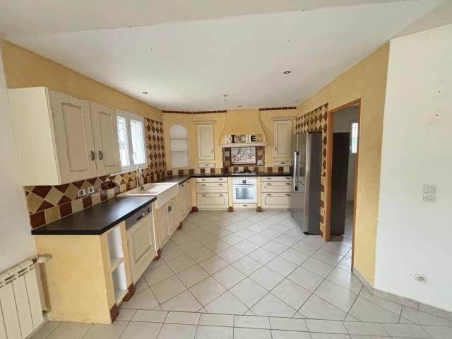 Maison familiale de plain pied, piscine et garage – Figanièr. 105m² Figanières