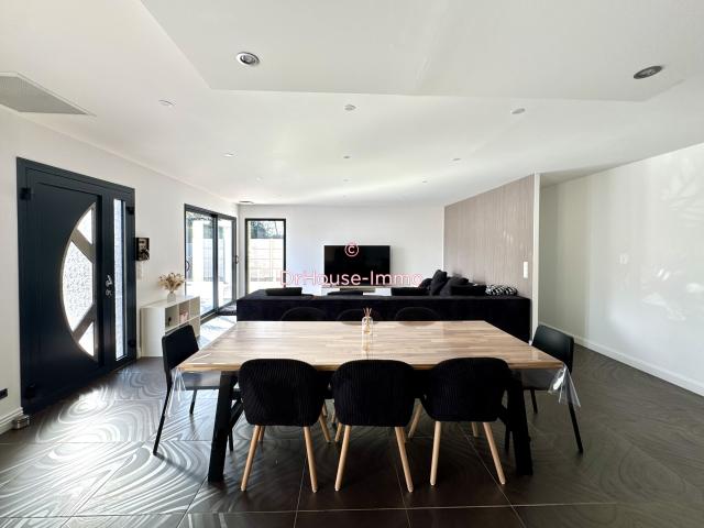 Maison familiale de plein pied de 6 pièces avec un vaste jardin et terrasse au calme