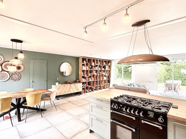 Maison familiale de standing dans résidence avec piscine et