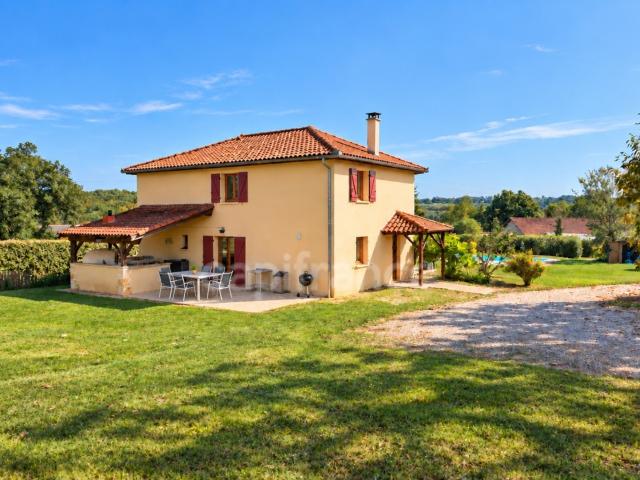 Maison familiale de 140 m² avec piscine sur plus de 4 000 m² – Saint Aubin de Nabirat