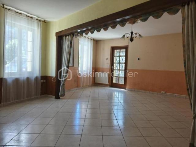 Maison familiale de 141 m2 Dépendances Jardin