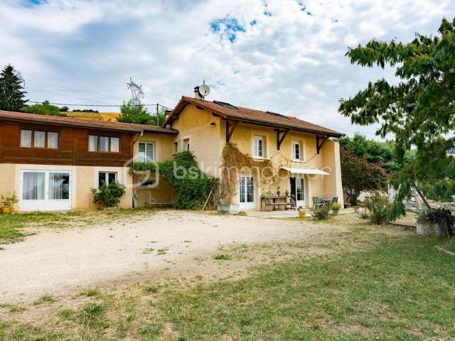 Maison familiale de 141m² sur 5556m² de terrain sur les hauteurs de La Frette avec vue magnifique !