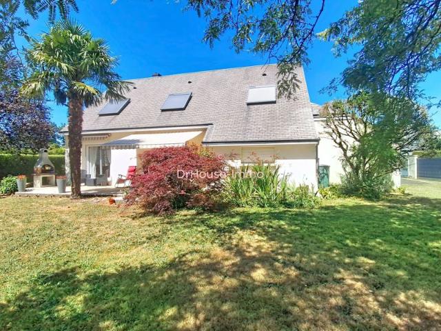 Maison familiale de 150 m2 avec vie de plain pied possible 4 chambres Garage Terrain clos de 952 m² 50300 Le Val Saint Père, aux portes d'Avranches