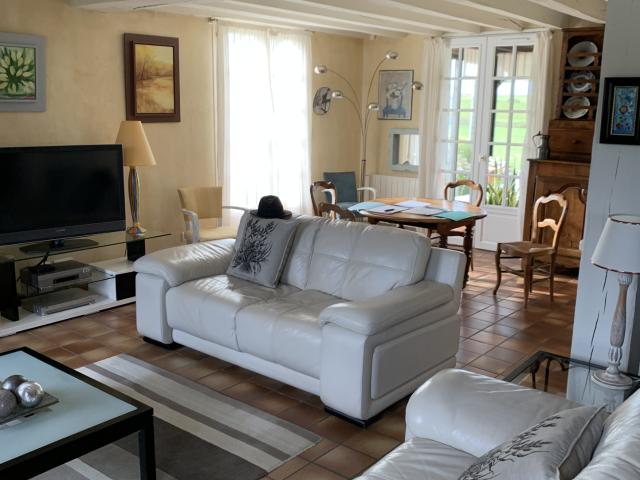 Maison familiale de 167 m2 avec piscine sur terrain arboré de 2 000 m2