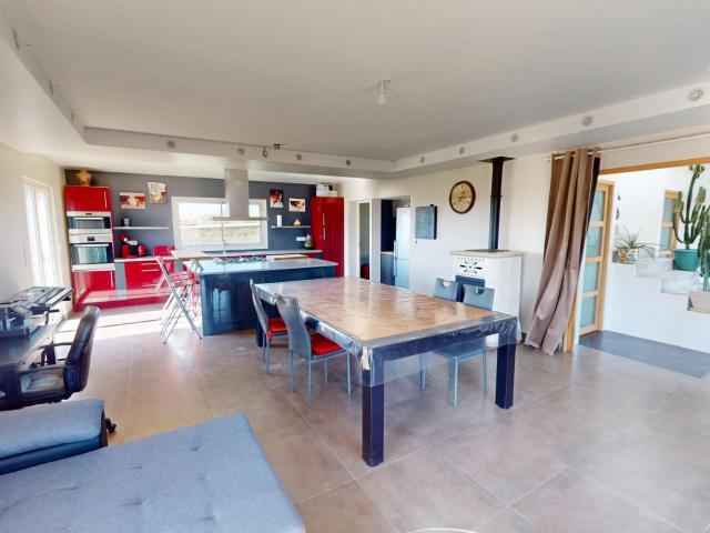 Maison familiale de 145 m2 255 m2 utiles avec piscine Terrain de 880 m2 Vernou la Celle sur Seine 77670