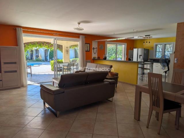 Maison familiale de 177 m², 7 pièces avec piscine et garage