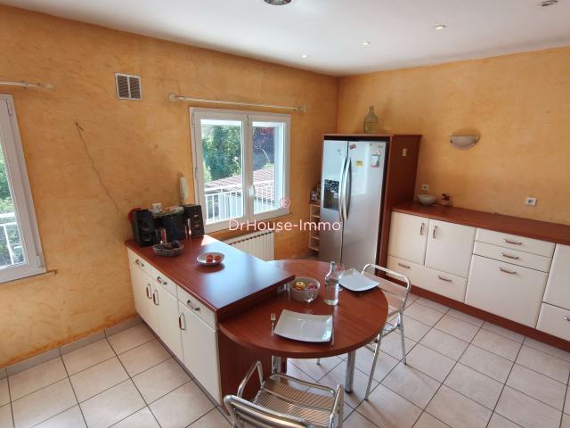Maison familiale de 175 m² avec piscine, garage double et dépendance Les Martres de Veyre
