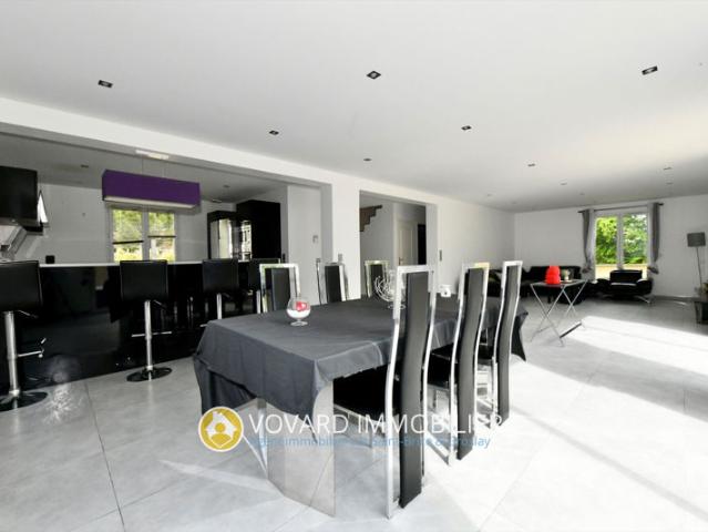 Maison familiale de 179 m2 avec 5 chambres, garage et sous s
