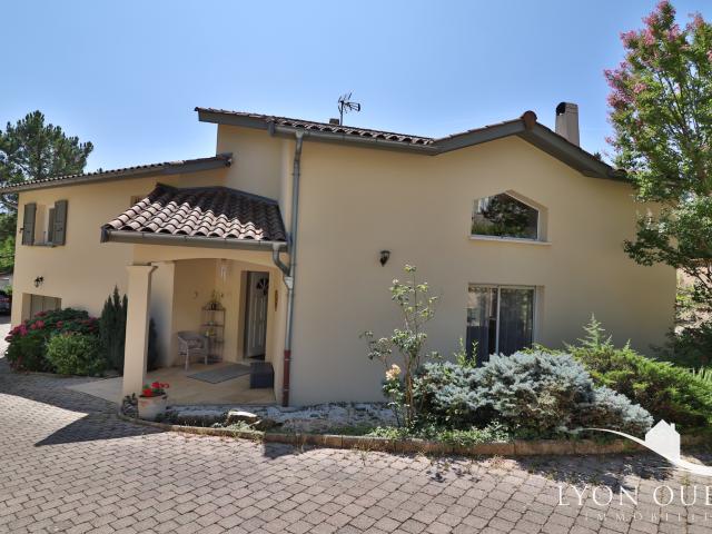 MAISON FAMILIALE DE 182 M2 PROCHE CENTRE CHARBONNIERES