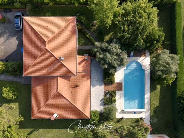 Maison familiale de 182 m² avec piscine et jardin arboré à R. 182m² Rouffiac Tolosan