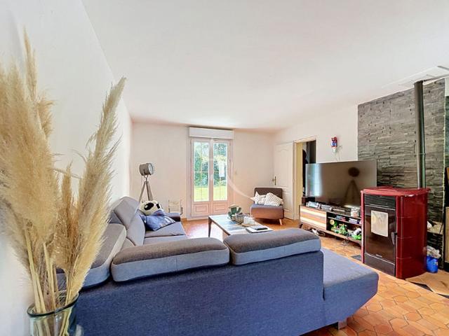 Maison familiale de 185 m² entre Mazé et Corné avec dépendance de 120 m² et parc arboré