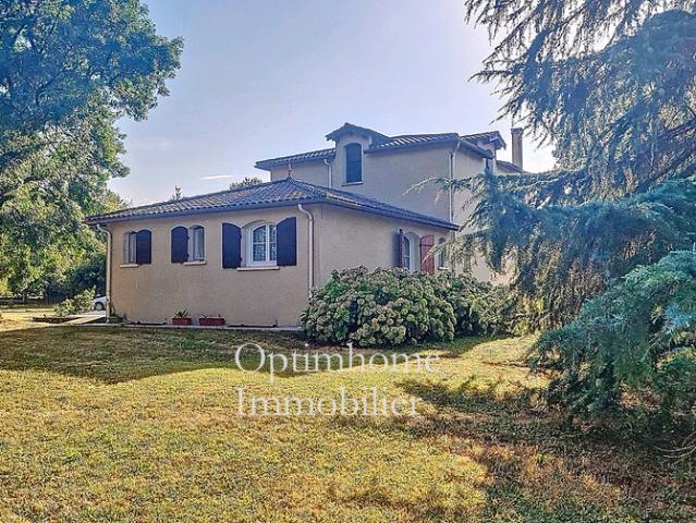Maison familiale de 189 m² avec parc arboré et accès direct au Lot