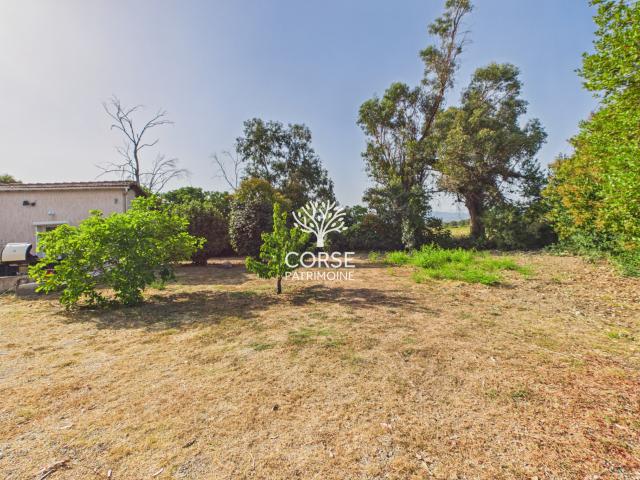 Maison familiale de 190 m2 sur terrain constructible de 2 000 m2 Un potentiel rare à exploiter