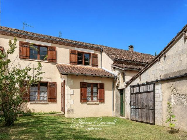 Maison familiale de 190m² avec dépendances au coeur de Neuvi. 190m² Neuvic