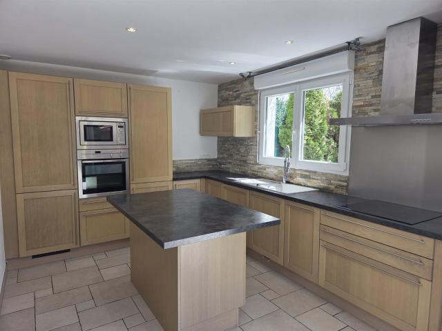 Maison familiale de 100m2 avec extérieur, terrasses et stati. 100m² La Cluse et Mijoux