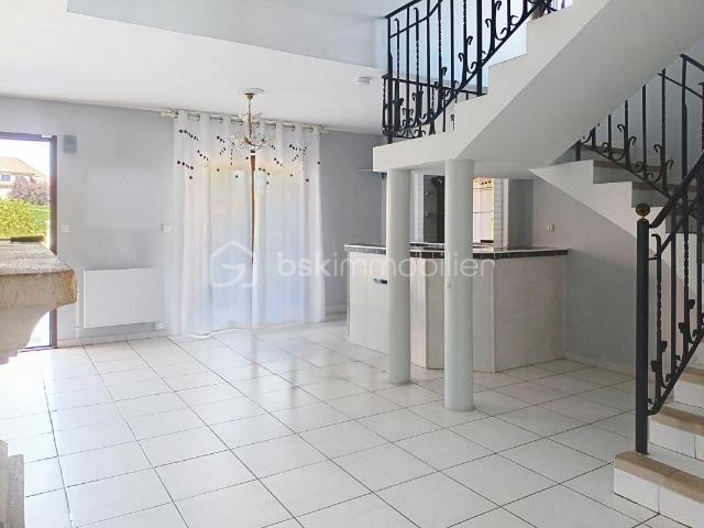 Maison familiale de 129 m² avec 4 chambres, terrain de 1 000 m² – Charnecles