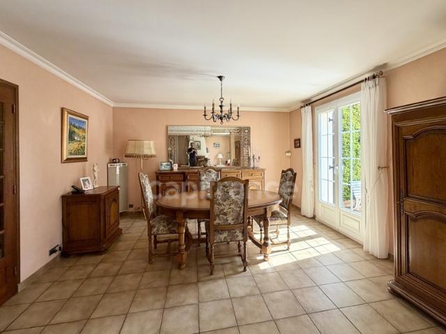 Maison familiale de 131 m² à vendre à Cergy Village – 3 chambres, bureau, jardin et garage