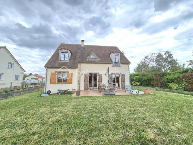 Maison familiale de 138 m2 avec sous sol total et chambre au rez de chaussée !