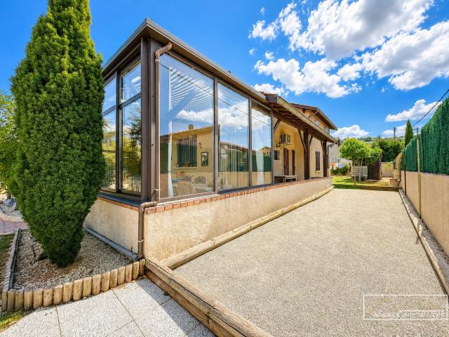 Maison familiale de 138 m2 avec terrain plat, garage et atelier