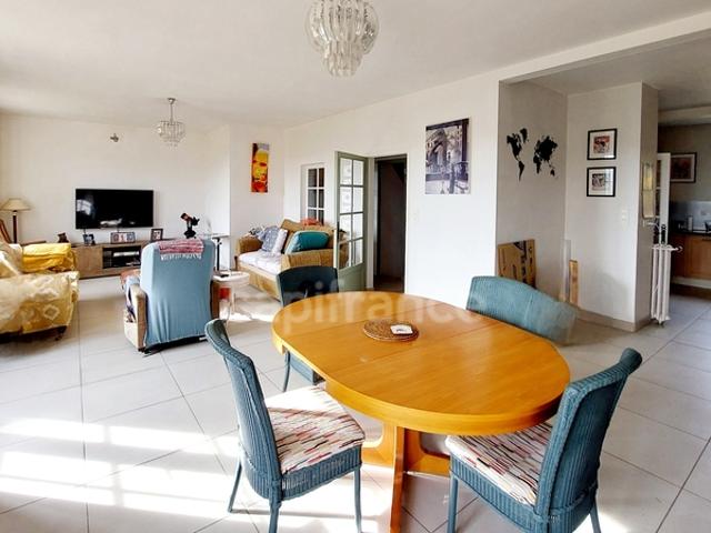 Maison familiale de 244m² à Belvès, 8 pièces, 5 chambres, avec vue dégagée et appartement spacieux indépendant, terrain de 3088m²