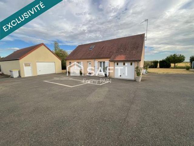 Maison familiale de 2004 avec dépendance de 68 m² et piscine