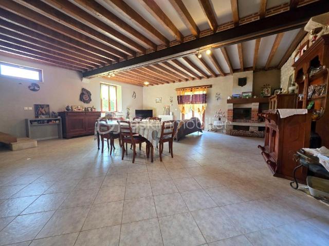 MAISON DE CARACTÈRE – 200 M² – 5 CHAMBRES – TERRAIN DE 8 618 M²