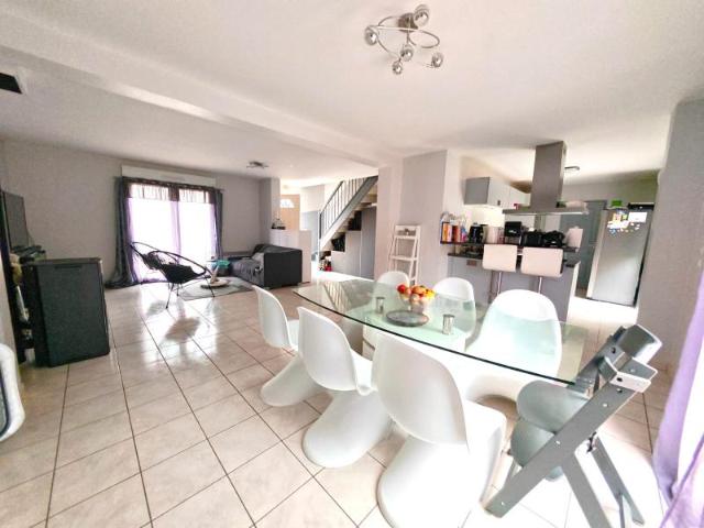 Maison familiale de 2009 / 102 m² | 4 Chambres | Terrain 852 m² | Garage