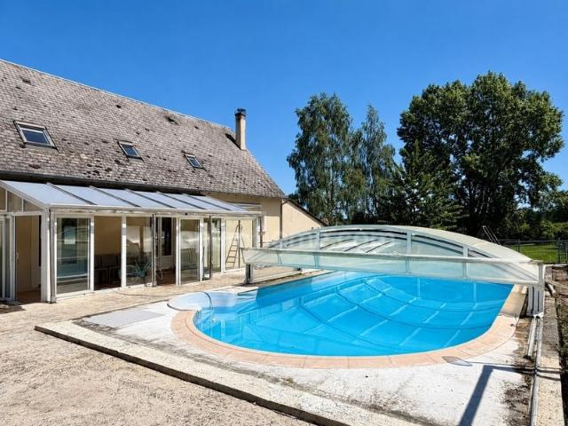 Maison familiale de 200 m² avec piscine 10 chambres – Idéa. 200m² Lisieux