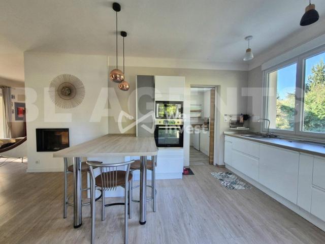 Maison familiale de 215 m² avec jardin arboré de 4493 m² et p