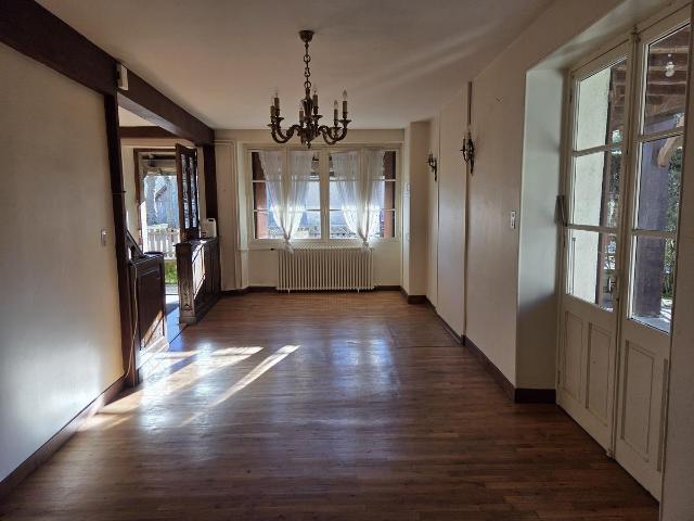 Maison familiale de 215m2 avec terrasse extérieure 215m² Salles Courbatiès