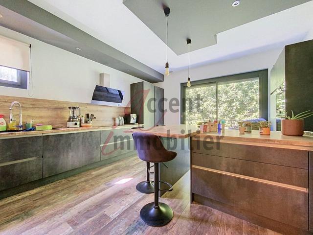 Maison Familiale De 328 M² Avec Piscine Et Possibilité De 2. 328m² Cavaillon