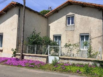 Maison Familiale de 3 Chambres Proche de Nanteuil en Vallée 106m² Nanteuil en Vallée
