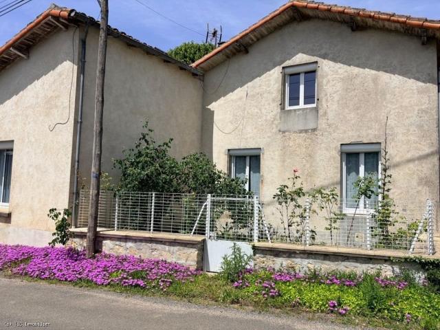 Maison Familiale de 3 Chambres Proche de Nanteuil en Vallée 106m² Nanteuil en Vallée