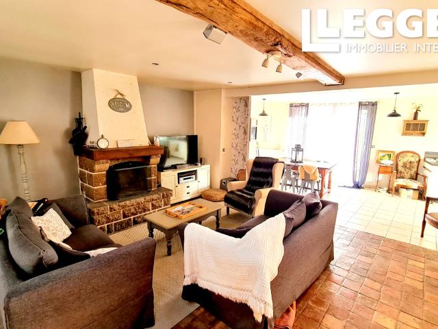 Maison familiale de 4 chambres avec dépendances en campagne. 9km de Gorron