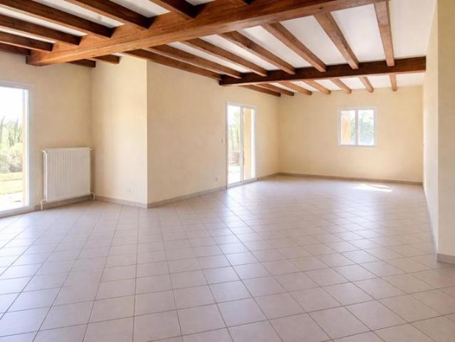 Maison familiale de 4 chambres avec garage