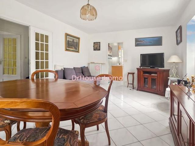 Maison Familiale de 5 Pièces, 4 chambres à Savigny sur Orge avec Terrasse, Jacuzzi et Garage