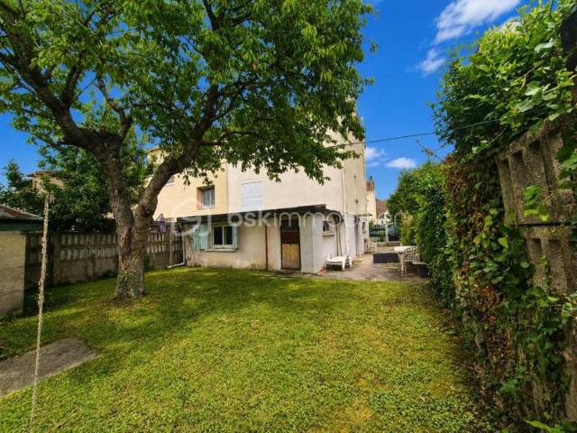 Maison familiale de 83 m² avec jardin, garage et dépendance