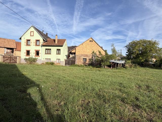 Maison familiale d'environ 140 m2 avec dépendances et grand jardin