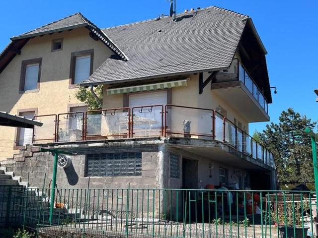 Maison familiale d'environ 181m2 avec sous sol plus annexes sur un terrain de 6216m2 à DURSTEL